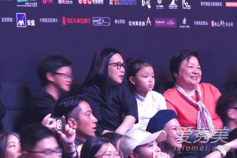 刘德华公开女儿是怎么回事 刘德华公开女儿正面照面目清秀颜值很高
