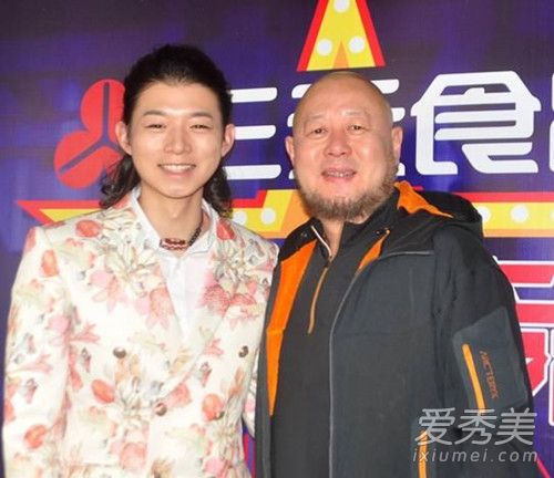 霍尊是单亲家庭吗 霍尊父母离婚原因真相