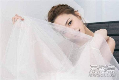 阿Sa陪阿娇试婚纱怎么回事 阿Sa陪阿娇试婚纱照片