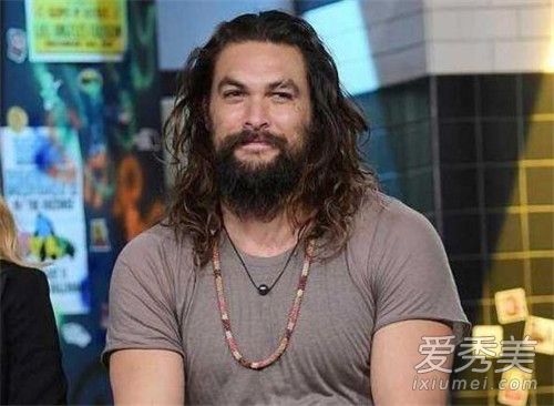 海王经常在片场哭怎么回事 海王经常在片场哭原因
