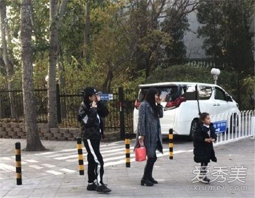 偶遇李小璐母女是怎么回事 在哪偶遇李小璐母女