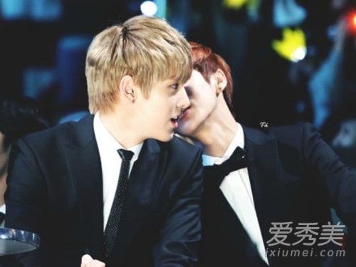 鹿晗为什么打吴亦凡 吴亦凡下跪事件始末