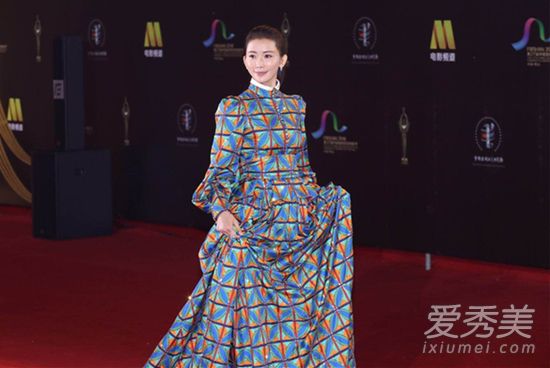 林志玲百花奖礼服怎么回事 林志玲百花奖礼服是什么样子