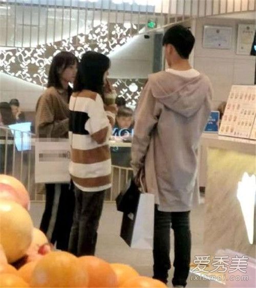 偶遇郑爽是什么情况 郑爽带替身与男友逛街
