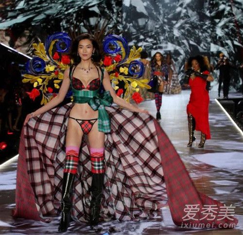 刘雯翅膀是什么样子 刘雯翅膀怎么回事
