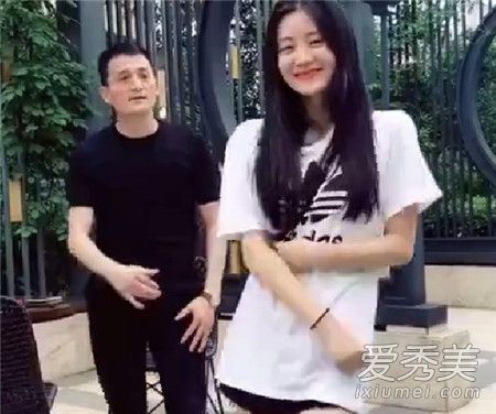 抖音小小101的爸爸是干什么的 小小101的妈妈长什么样子
