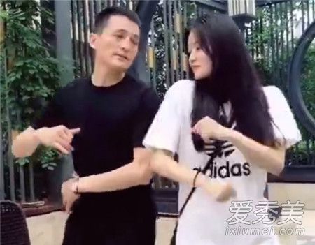 抖音小小101的爸爸是干什么的 小小101的妈妈长什么样子
