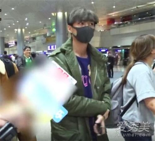 炎亚纶现身机场是怎么回事 炎亚纶出柜事件始末