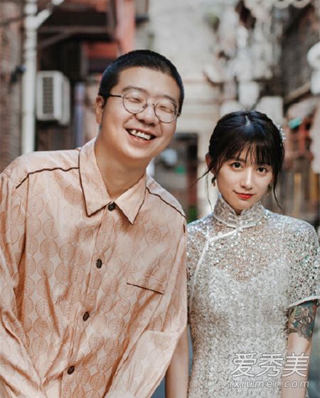 李诞与女友晒照怎么回事 李诞与女友晒照原因是什么