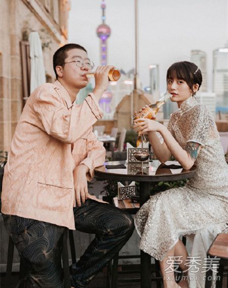李诞与女友晒照怎么回事 李诞与女友晒照原因是什么