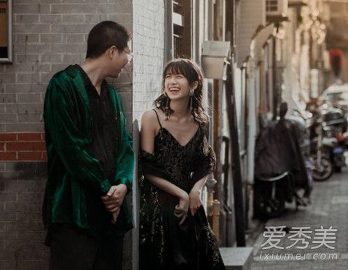 李诞与女友晒照怎么回事 李诞与女友晒照什么样子