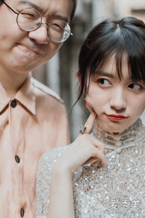 李诞与女友晒照怎么回事 李诞与女友晒照什么样子