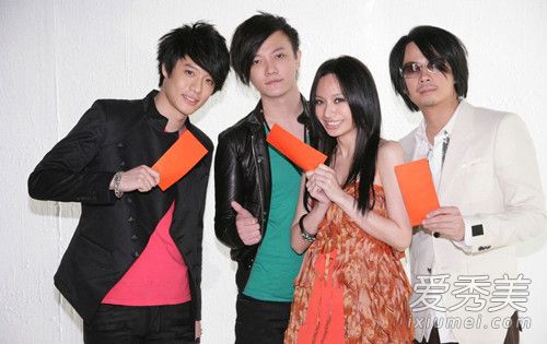 阿沁回应飞儿乐队重组是怎么回事 阿沁回应飞儿乐队重组新主唱是谁