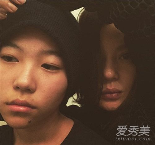 赵薇窦靖童晒合影是什么样子的 赵薇窦靖童晒合影照片