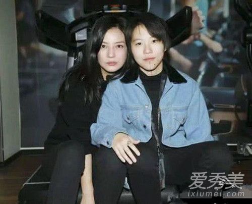 赵薇窦靖童晒合影是什么样子的 赵薇窦靖童晒合影照片