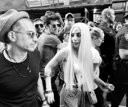 Lady Gaga订婚是怎么回事 Lady Gaga订婚对象是谁