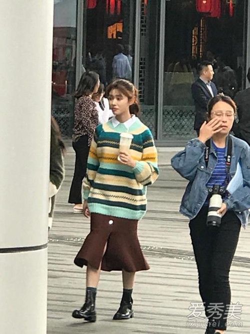 林允街头喝奶茶是什么样子 林允街头喝奶茶是怎么回事