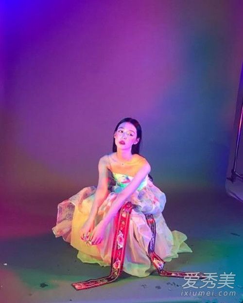雪莉穿改良韩服是怎么回事 雪莉穿改良韩服遭批事件始末