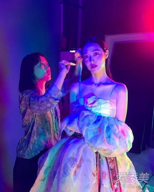 雪莉穿改良韩服是怎么回事 雪莉穿改良韩服遭批事件始末