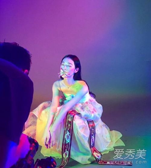 雪莉穿改良韩服是怎么回事 雪莉穿改良韩服遭批事件始末