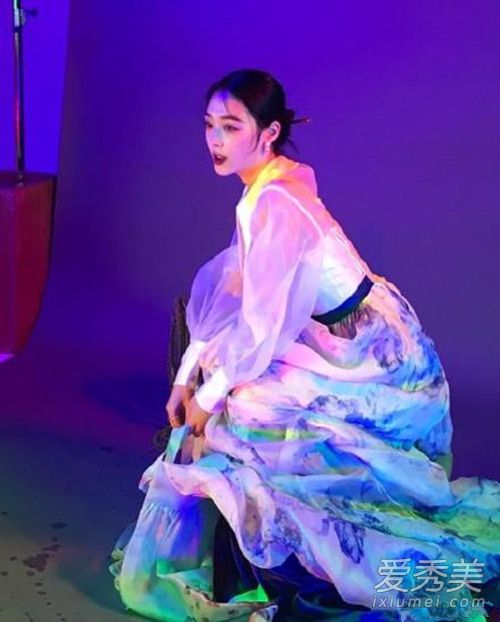 雪莉穿改良韩服是怎么回事 雪莉穿改良韩服遭批事件始末