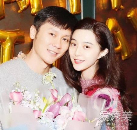 李晨被曝摘婚戒是怎么回事 李晨被曝摘婚戒是和范冰冰分手了吗