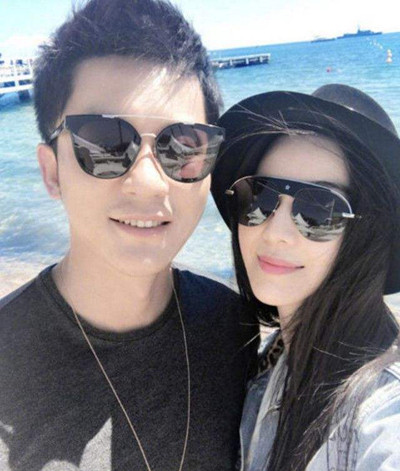 李晨被曝摘婚戒是怎么回事 李晨被曝摘婚戒是和范冰冰分手了吗
