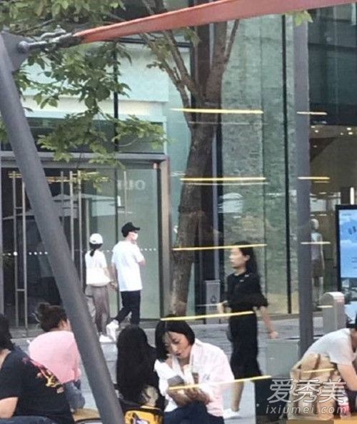 冯绍峰赵丽颖恋情是怎么回事 冯绍峰赵丽颖牵手约会照