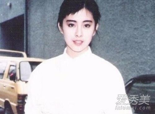 王祖贤全家照曝光是怎么回事 王祖贤全家照曝光是什么样子的