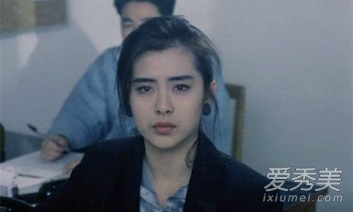 王祖贤全家照曝光是怎么回事 王祖贤全家照曝光是什么样子的