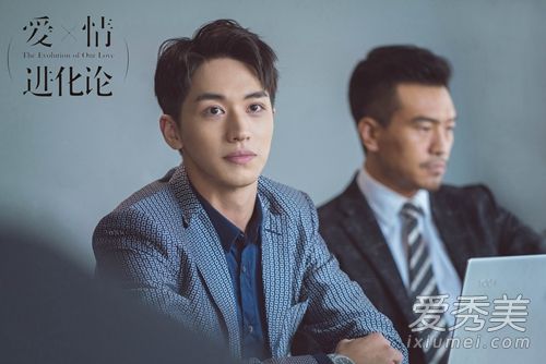 爱情进化论中电脑的牌子是什么 爱情进化论同款电脑多少钱