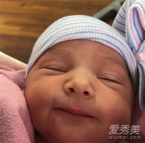 比伯宣布妹妹降生怎么回事 比伯妹妹什么时候生的