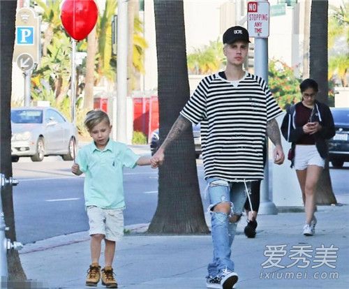 比伯宣布妹妹降生怎么回事 比伯妹妹什么时候生的