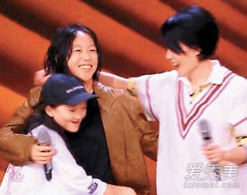 王菲与两女儿同台是怎么回事 王菲与两女儿同台是什么节目哪一期