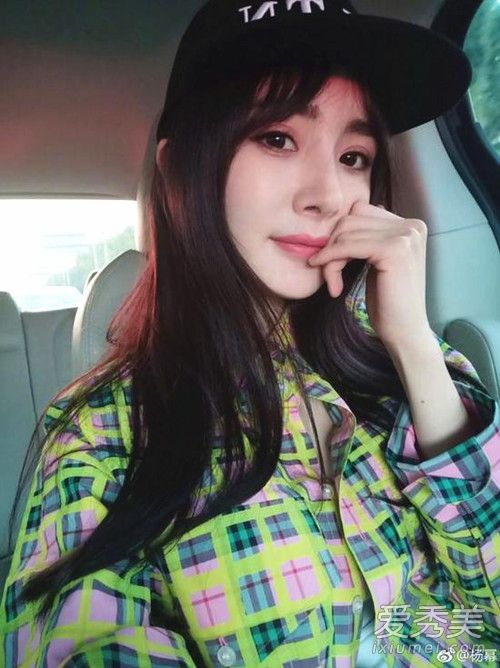 杨幂久违晒自拍是怎么回事 杨幂久违晒自拍什么样子