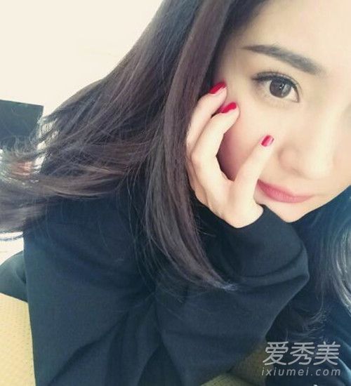 杨幂久违晒自拍是怎么回事 杨幂久违晒自拍什么样子