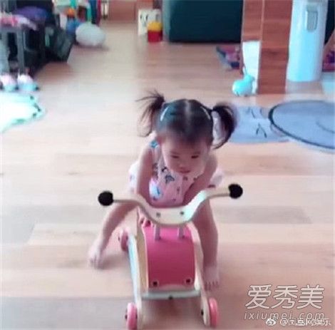 陈冠希姐姐晒家庭聚会怎么回事 陈冠希姐姐晒家庭照什么样子