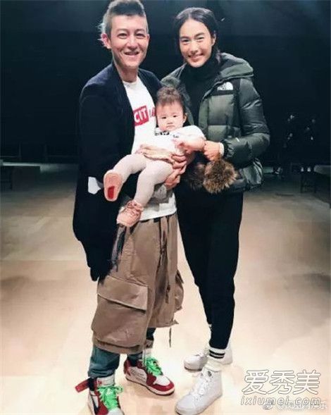 陈冠希姐姐晒家庭聚会怎么回事 陈冠希姐姐晒家庭照什么样子