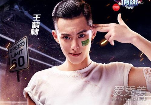 王鹤棣向何炅道歉是怎么回事 超次元偶像王鹤棣摔面具事件原因始末