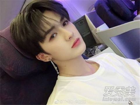 官鸿朱正廷长得像吗 官鸿微博身高年龄女友介绍