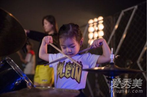 戚薇女儿参加的综艺节目叫什么 戚薇女儿中文名字叫什么