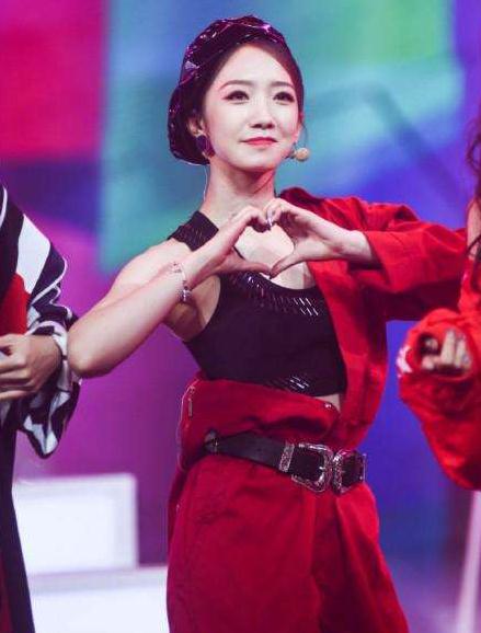孟美岐抽烟图片是真的吗 孟美岐黑历史419