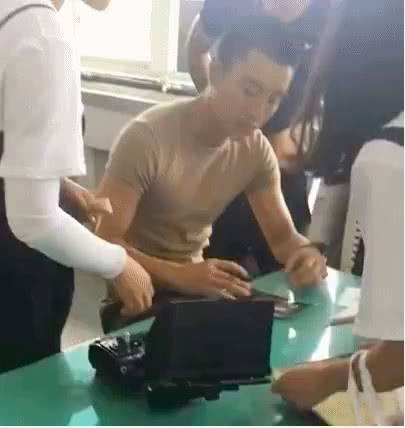 贾乃亮近照曝光是怎么回事 贾乃亮近照曝光是什么样子的