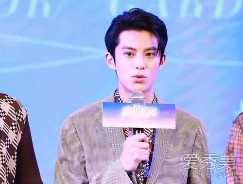 王鹤棣喜欢迪丽热巴吗 王鹤棣喜欢沈月吗