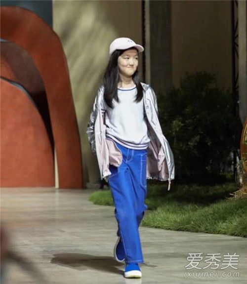 多多李嫣同台走秀是怎么回事 多多李嫣在哪里同台走秀
