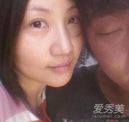 王大治携妻女祈福是怎么回事 王大治妻子是谁个人资料