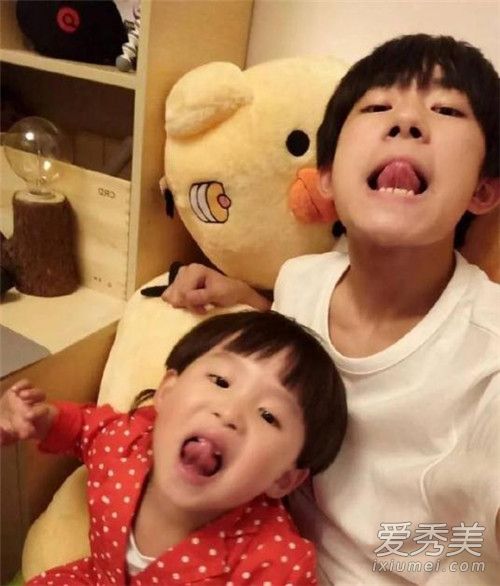 易烊千玺弟弟参加少儿模特大赛 易烊千玺弟弟大名叫什么