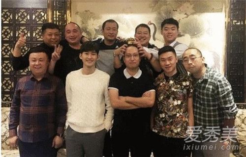 张翰晒与同学聚会是怎么回事 张翰同学聚会照片是什么样子