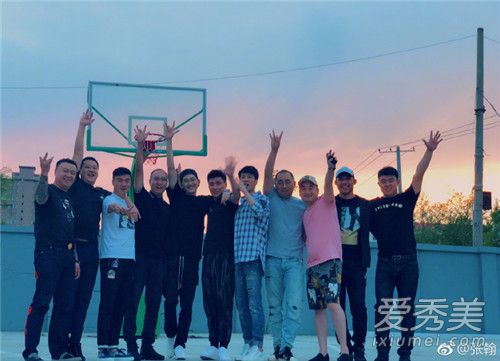 张翰晒与同学聚会是怎么回事 张翰同学聚会照片是什么样子