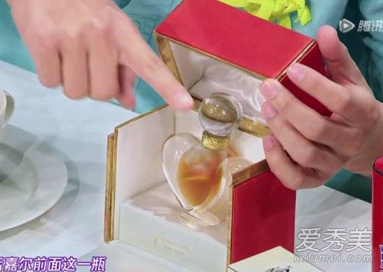 戚薇冰箱放香水是怎么回事 戚薇为什么在冰箱放香水